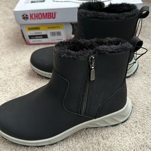 Black side zipper rain and snow boots
Easy to wipe clean